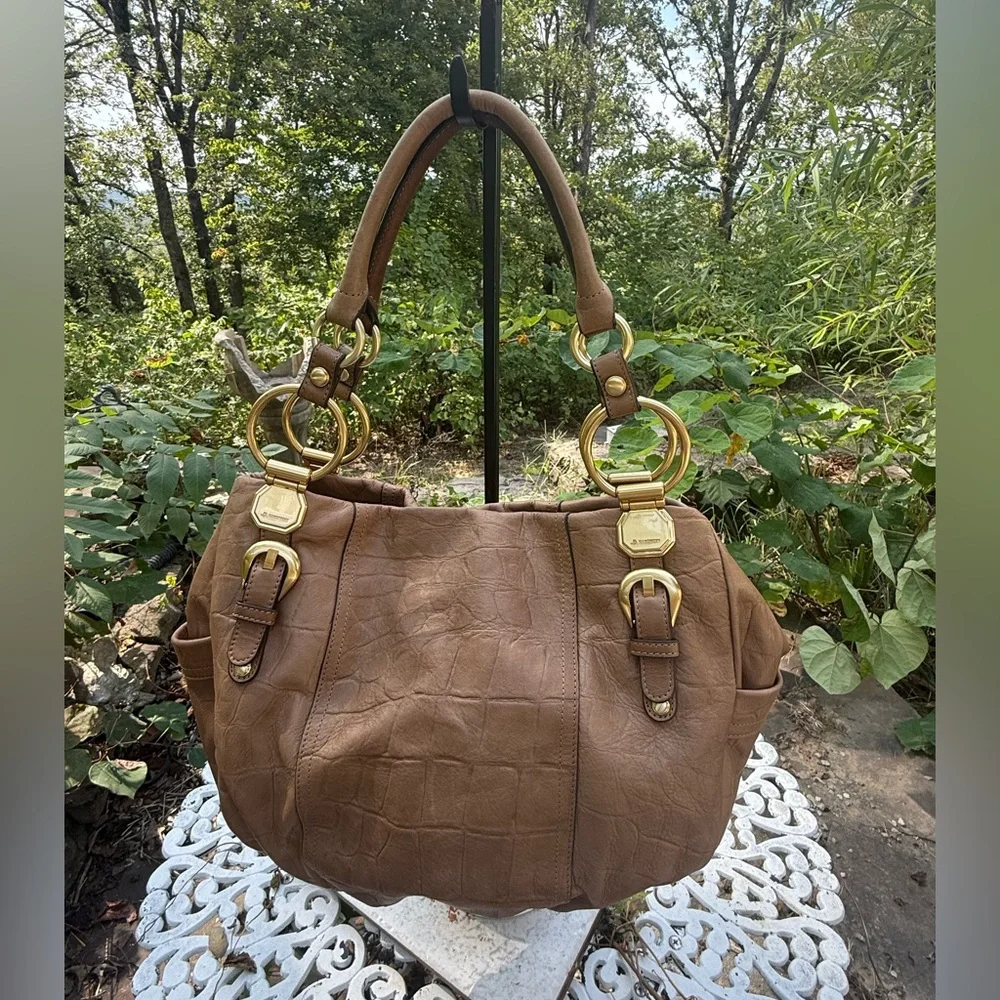 B. Makowsky Tan Crocodile-Embossed Leather Shoulder Bag with Gold Hardware 👜